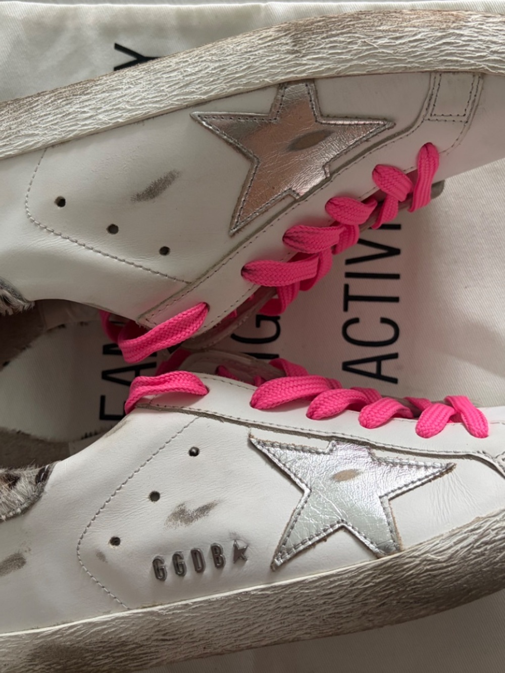 Golden Goose Superstar Sneaker - Picture 7 of 11
